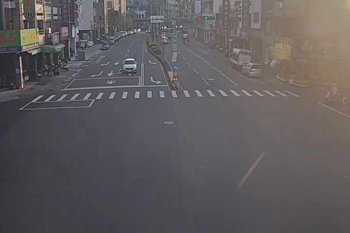 忠明路/西屯路(右側車流往中清路方向)