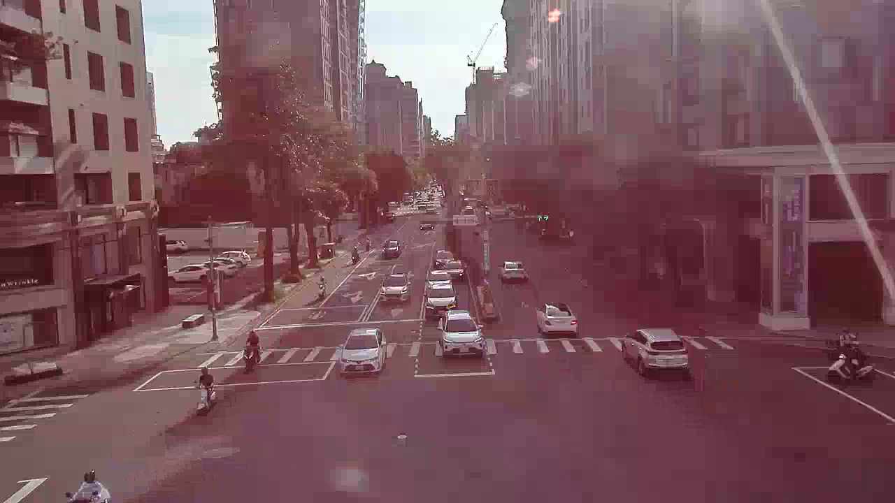 五權西路/美村路(右側車流往南屯交流道)