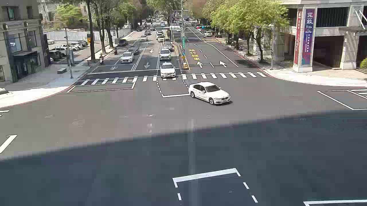 五權西路/美村路(右側車流往南屯交流道)