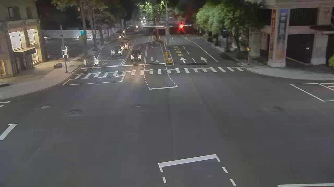 台中市西區五權西路/美村路(右側車流往南屯交流道)