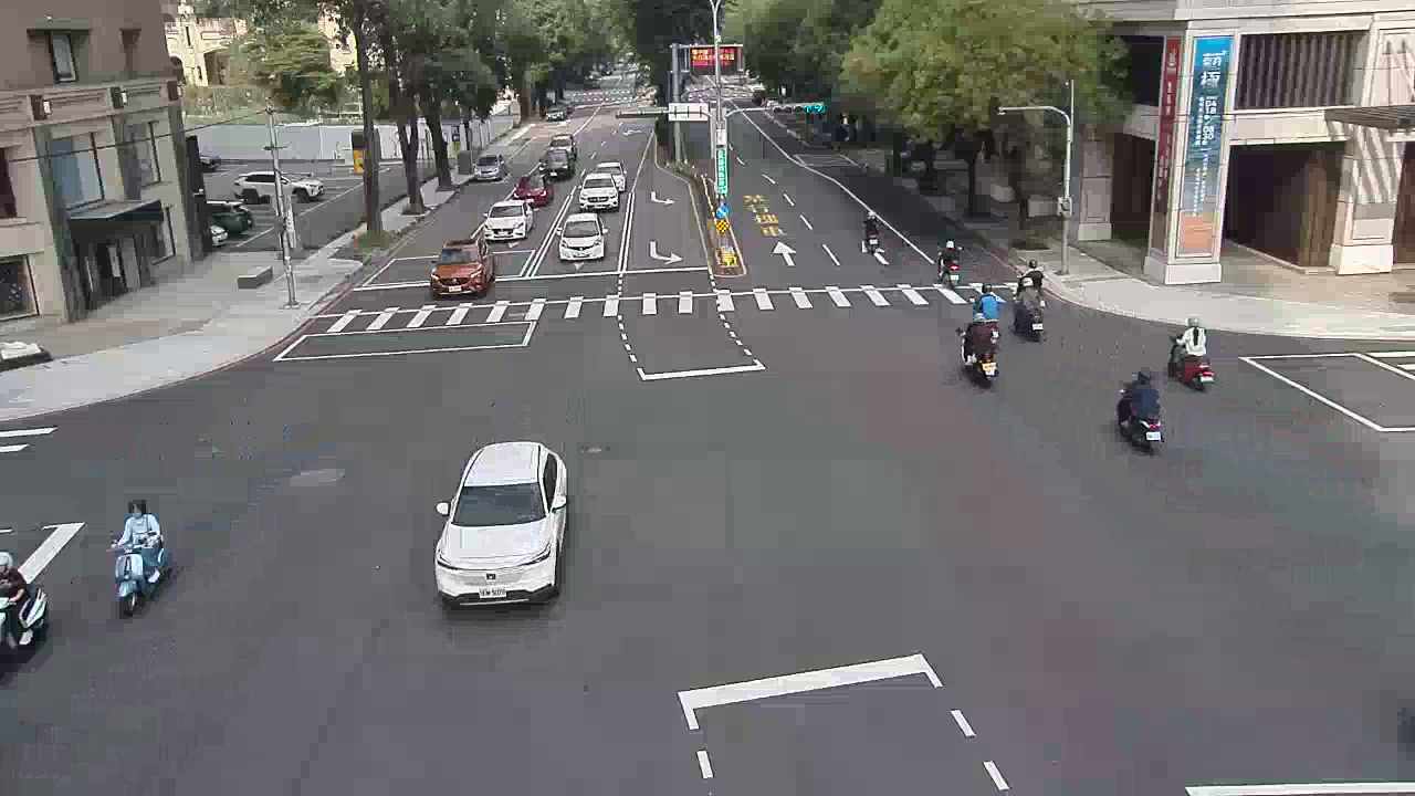五權西路/美村路(右側車流往南屯交流道)