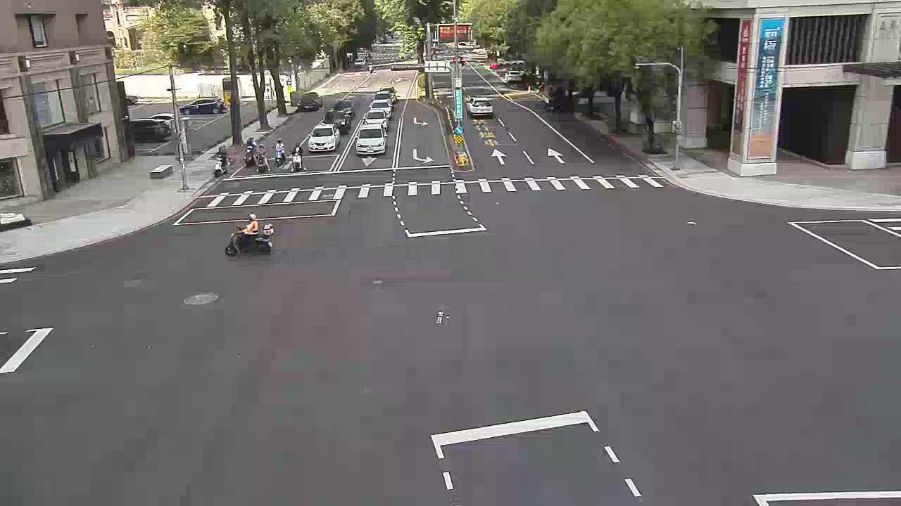 五權西路/美村路(右側車流往南屯交流道)