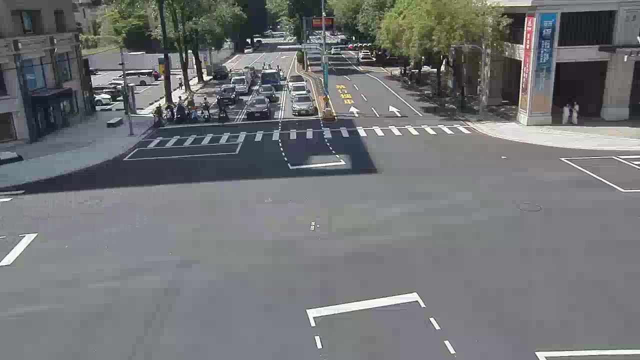 五權西路/美村路(右側車流往南屯交流道)