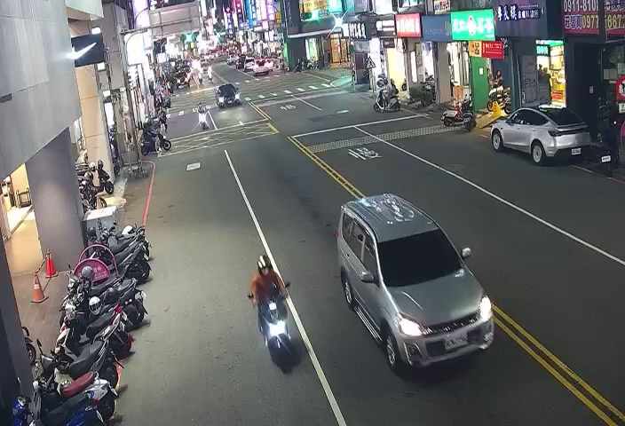中正路/博愛街(右側車流往廟東夜市)