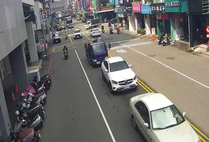 中正路/博愛街(右側車流往廟東夜市)
