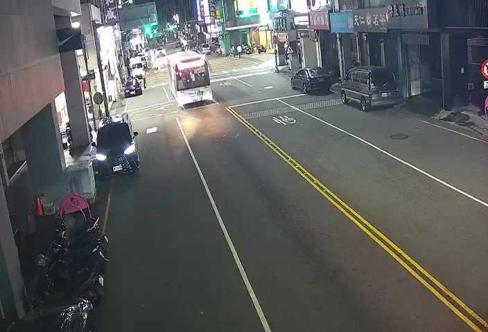 中正路/博愛街(右側車流往廟東夜市)