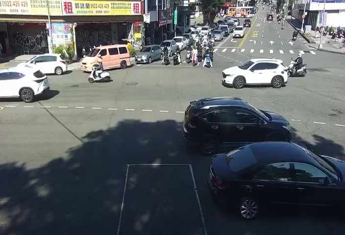 台中市北區雙十路/精武路(右側車流往臺灣體育大學)
