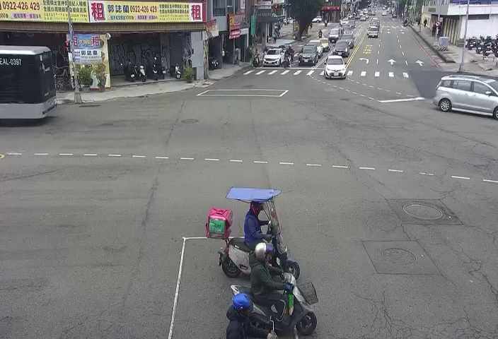 台中市北區雙十路/精武路(右側車流往臺灣體育大學)