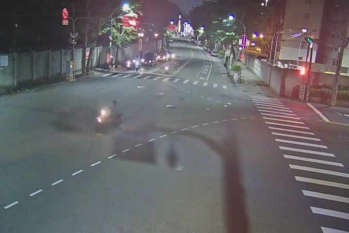 (太平)中山路/大興路(右側車流往祥順路方向)