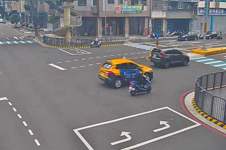 台中市道路 [02009]五權南路/忠明南路(右側車流往復興路),Wuquan S Rd./Zhongming S Rd. (Right side Traffic flow to Fuxing Rd.)