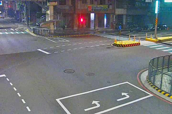五權南路/忠明南路(右側車流往復興路)