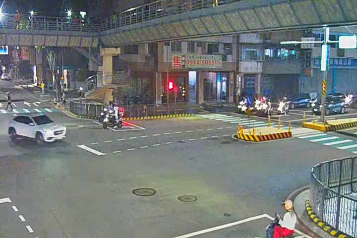 五權南路/忠明南路(右側車流往國光路)