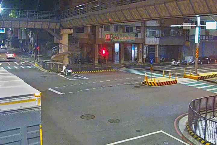 五權南路/忠明南路(右側車流往國光路)