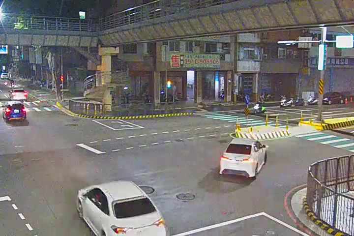 五權南路/忠明南路(右側車流往國光路)