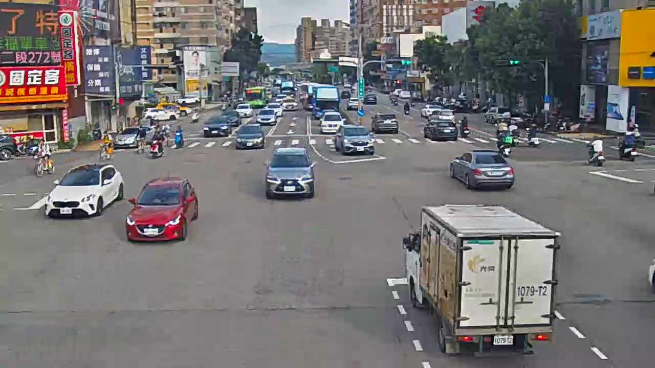 文心南路/復興路(右側車流往高工路)