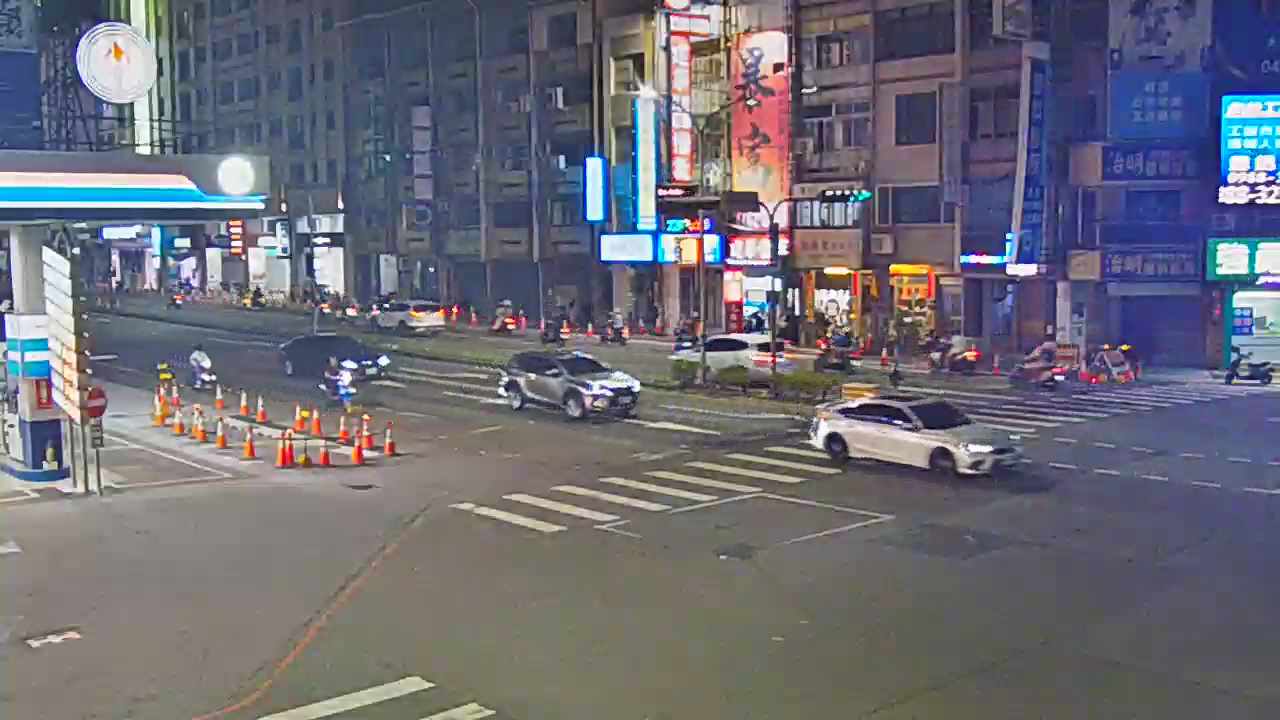 文心南路/復興路(右側車流往高工路)