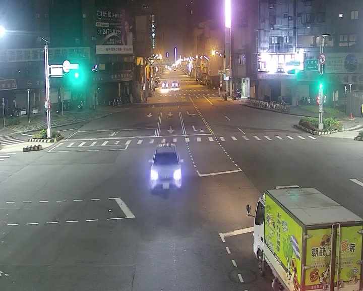 臺灣大道/五權路(右側車流往台中車站)