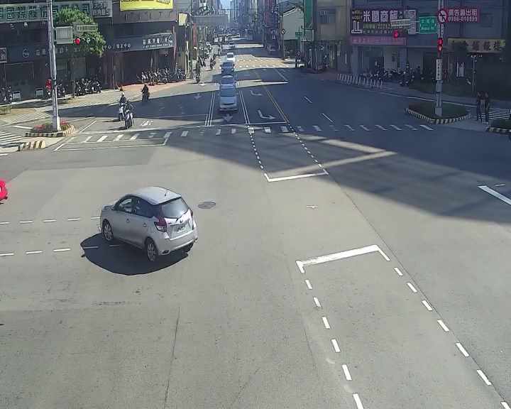 台中市西區臺灣大道/五權路(右側車流往台中車站)