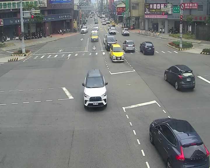 台中市西區臺灣大道/五權路(右側車流往台中車站)