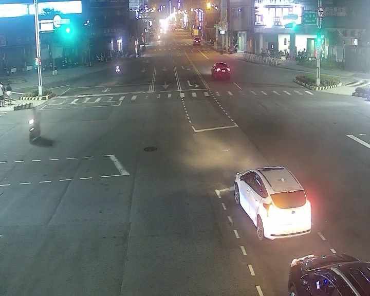 台中市西區臺灣大道/五權路(右側車流往台中車站)