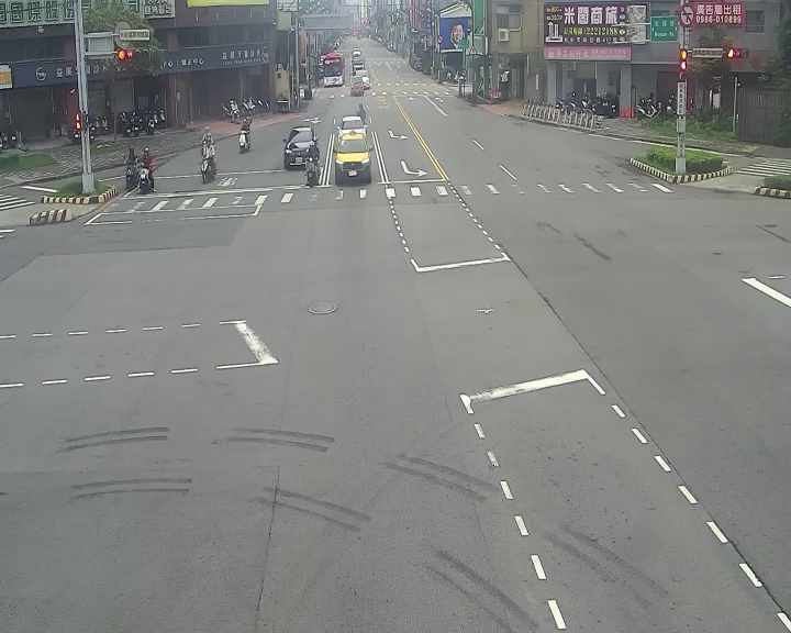 台中市西區臺灣大道/五權路(右側車流往台中車站)