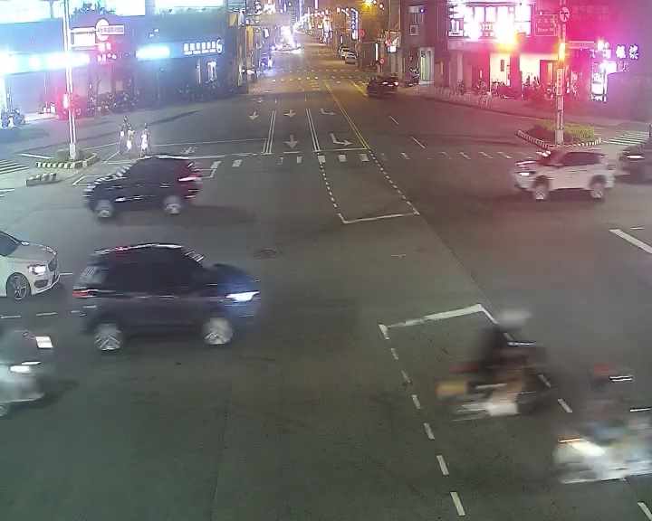台灣大道/五權路(右側車流往台中車站)