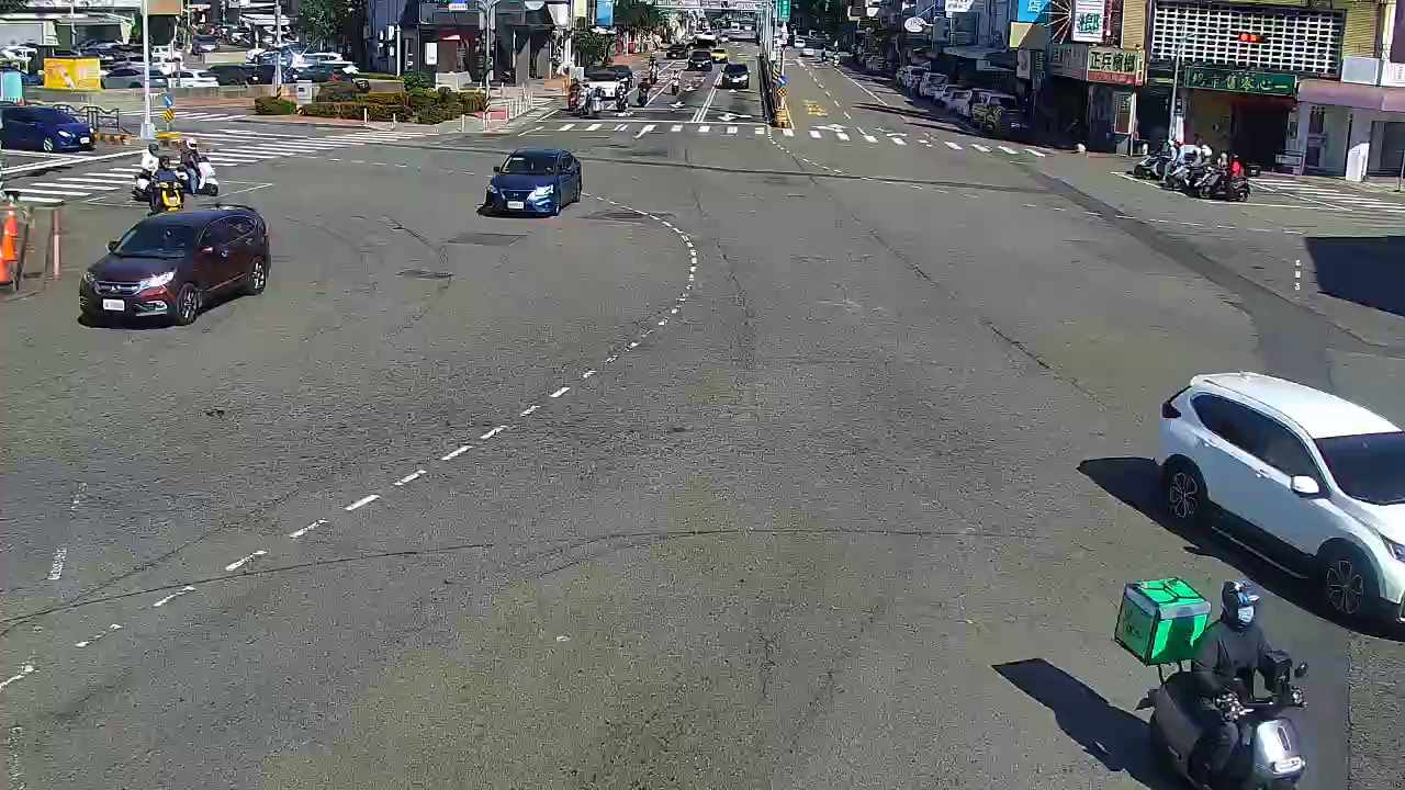 台中市北區三民路/五權路/崇德路(右側車流往北屯路)