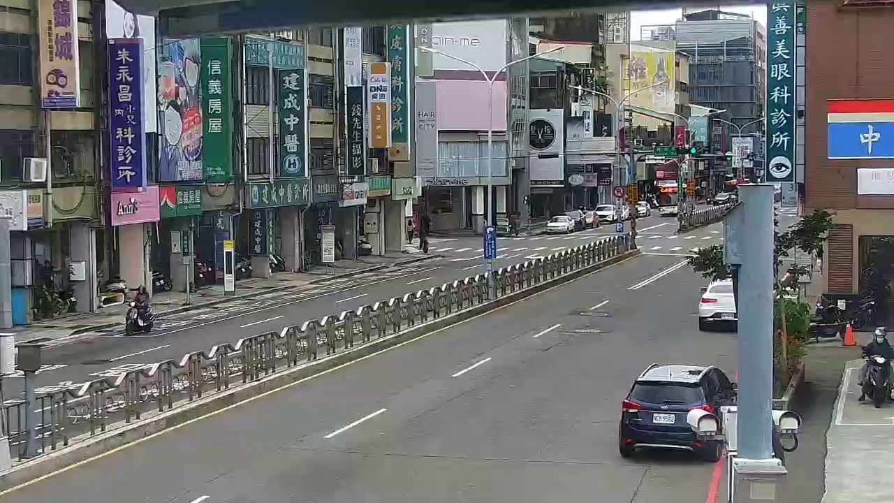 台中市北區三民路/五權路/崇德路(右側車流往北屯路)