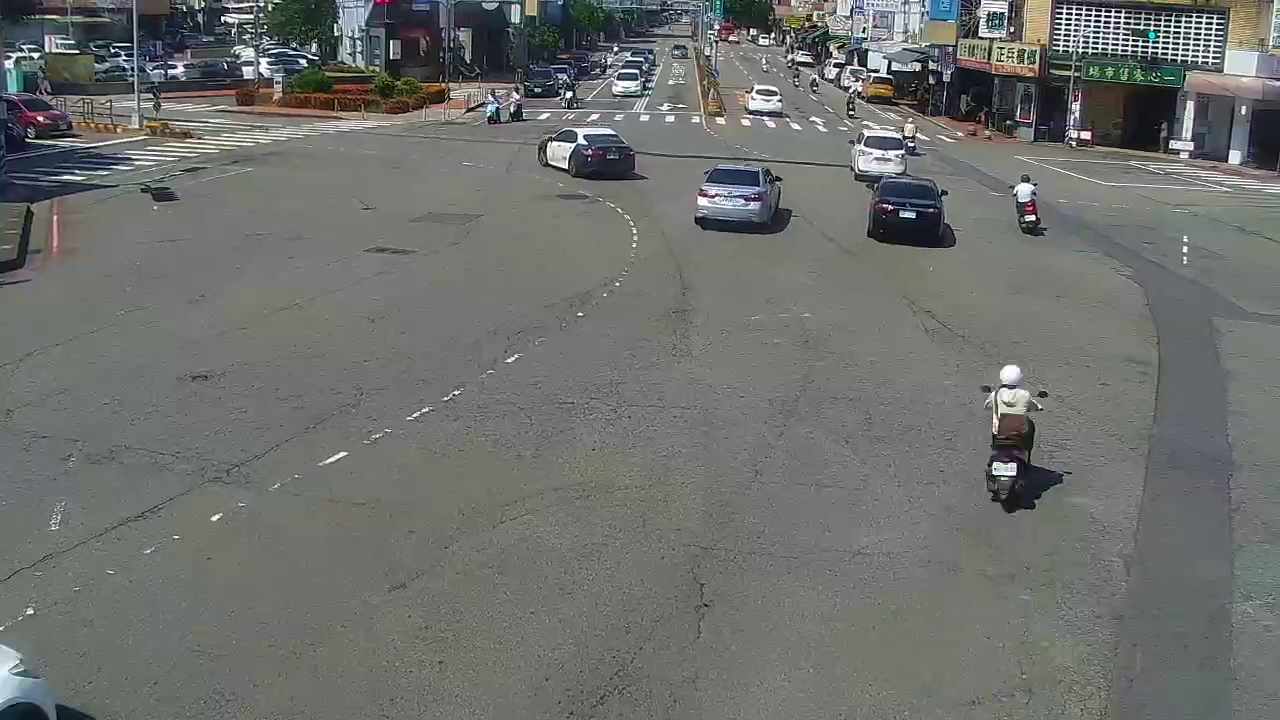 台中市北區三民路/五權路/崇德路(右側車流往北屯路)