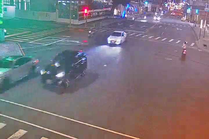 台中市中區臺灣大道/柳川西路(右側車流往建國路)