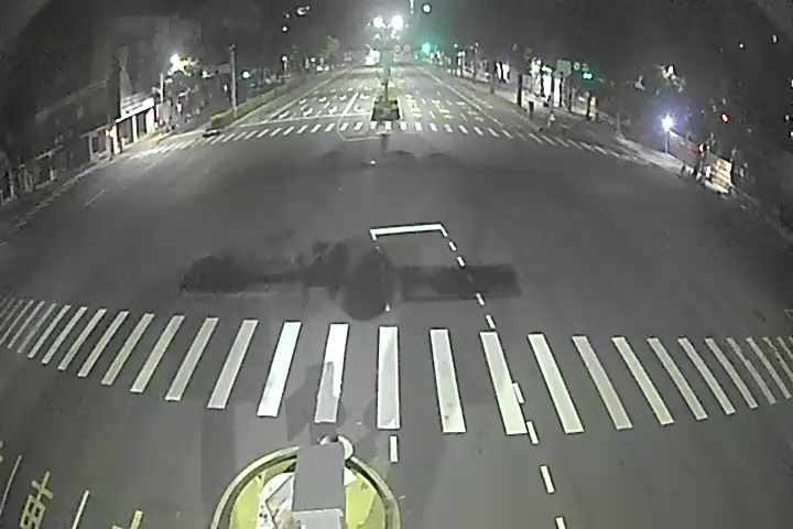 臺灣大道/大墩路(右側車流往台中交流道)