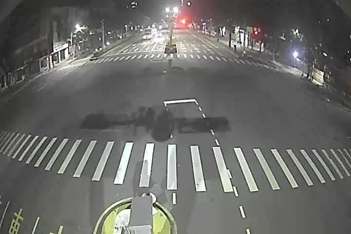 臺灣大道/大墩路(右側車流往台中交流道)