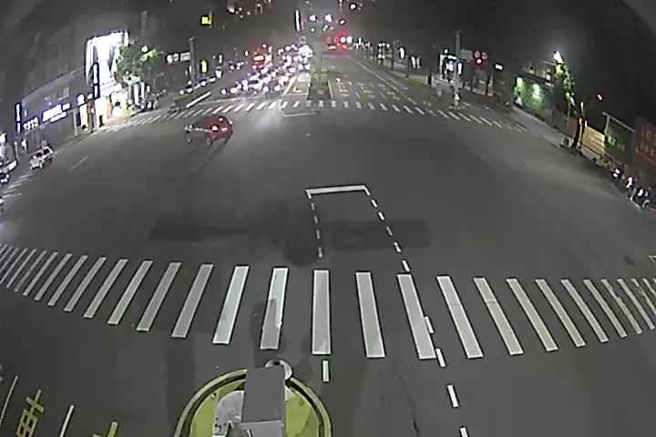 台灣大道/大墩路(右側車流往台中交流道)