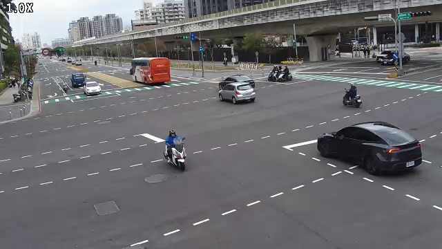 台中市南區建國北路/文心南路(右側車流往東興路)