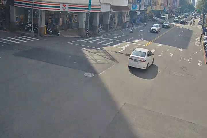 台中市道路 [03023]向上路/東興路(右側車流往文心路),Xiangshang Rd/Dongxing Rd (Right side Traffic flow to Wenxin Rd) 距離777公尺