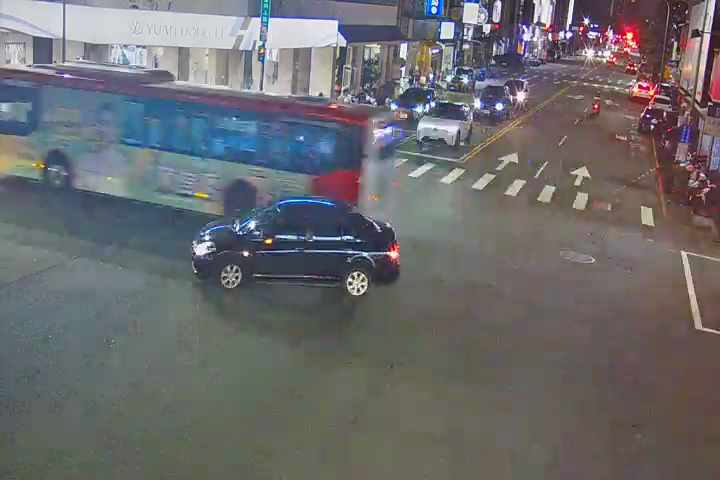 向上路/東興路(右側車流往文心路)