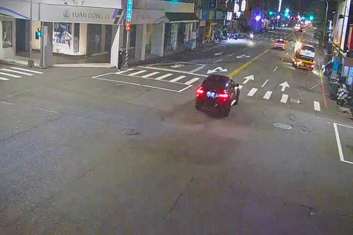 向上路/東興路(右側車流往文心路)