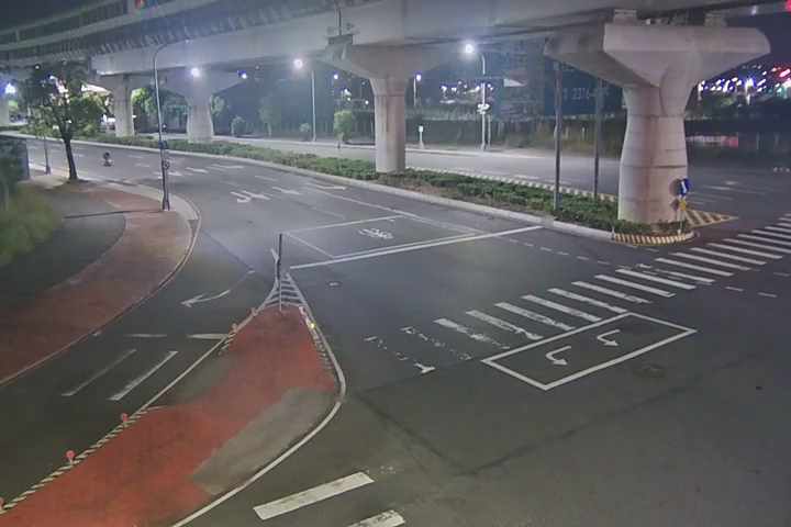 三民西路/文心南路(右側車流往中山醫方向)