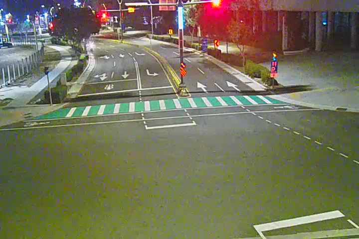 中科路/黎明路(右側車流往經貿五路)