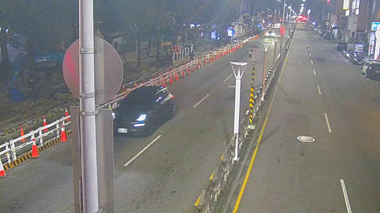 三民路/育才街(右側車流往公園路)