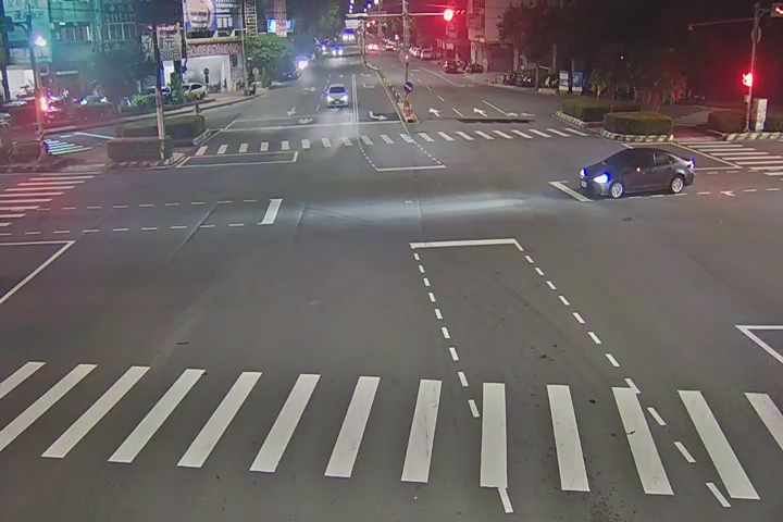 進化路/精武路(右側車流往自由路)