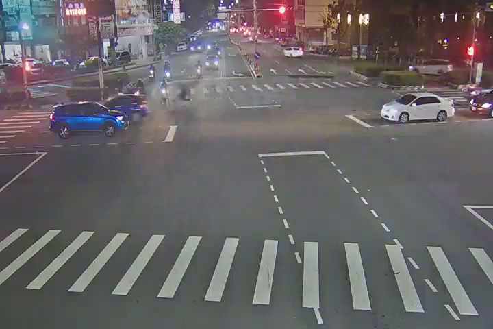 進化路/精武路(右側車流往自由路)