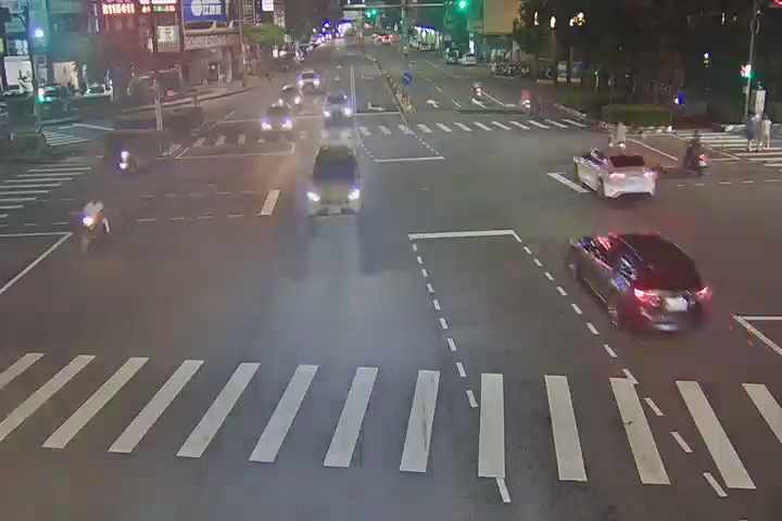 進化路/精武路(右側車流往自由路)