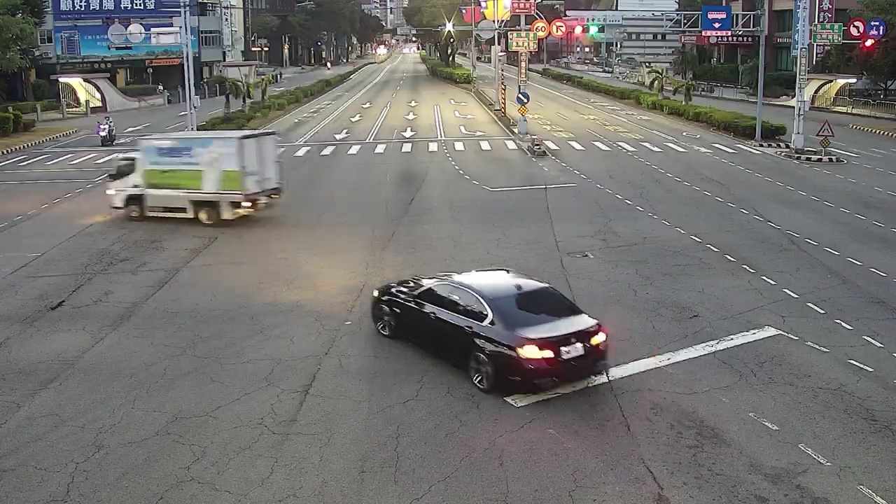 臺灣大道/忠明路(右側車流往台中車站)