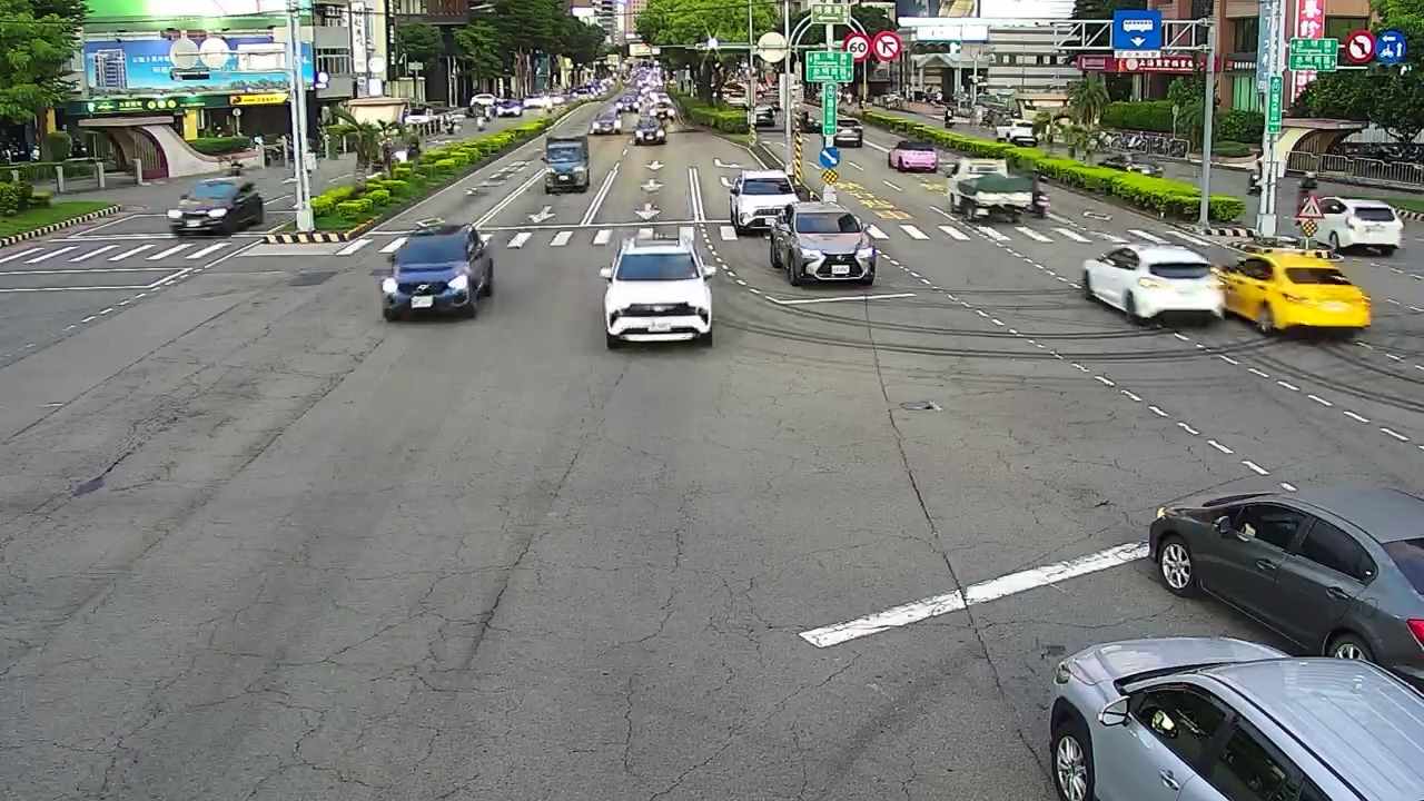 台中市西區臺灣大道/忠明路(右側車流往台中車站)