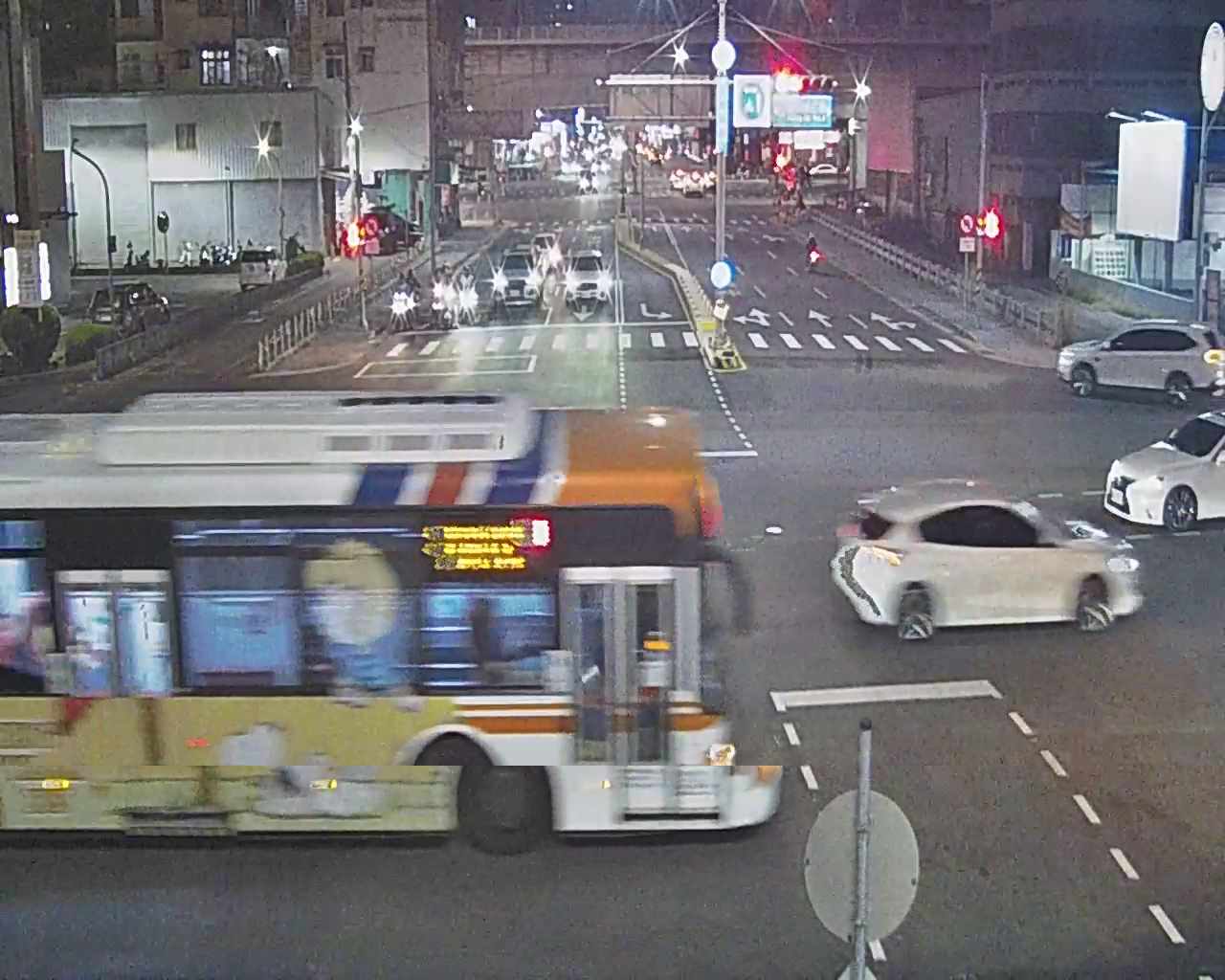 五權路/復興路(右側車流往建國北路)