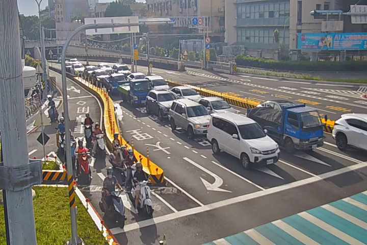 忠明南路/國光路(右側車流往益民路)