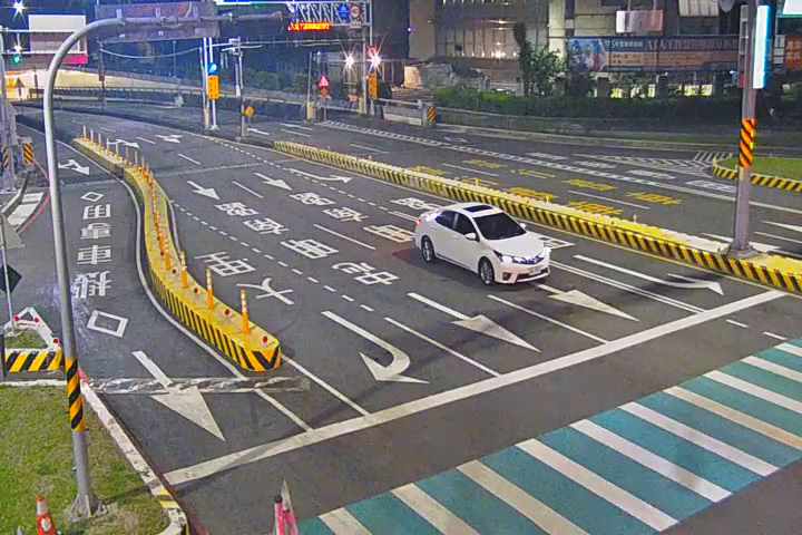 忠明南路/國光路(右側車流往建國路)