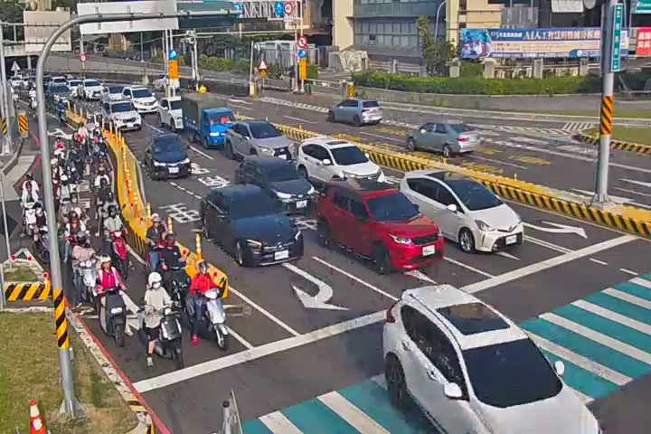 忠明南路/國光路(右側車流往建國路)