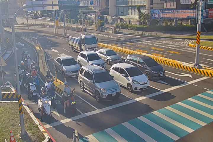 忠明南路/國光路(右側車流往建國路)